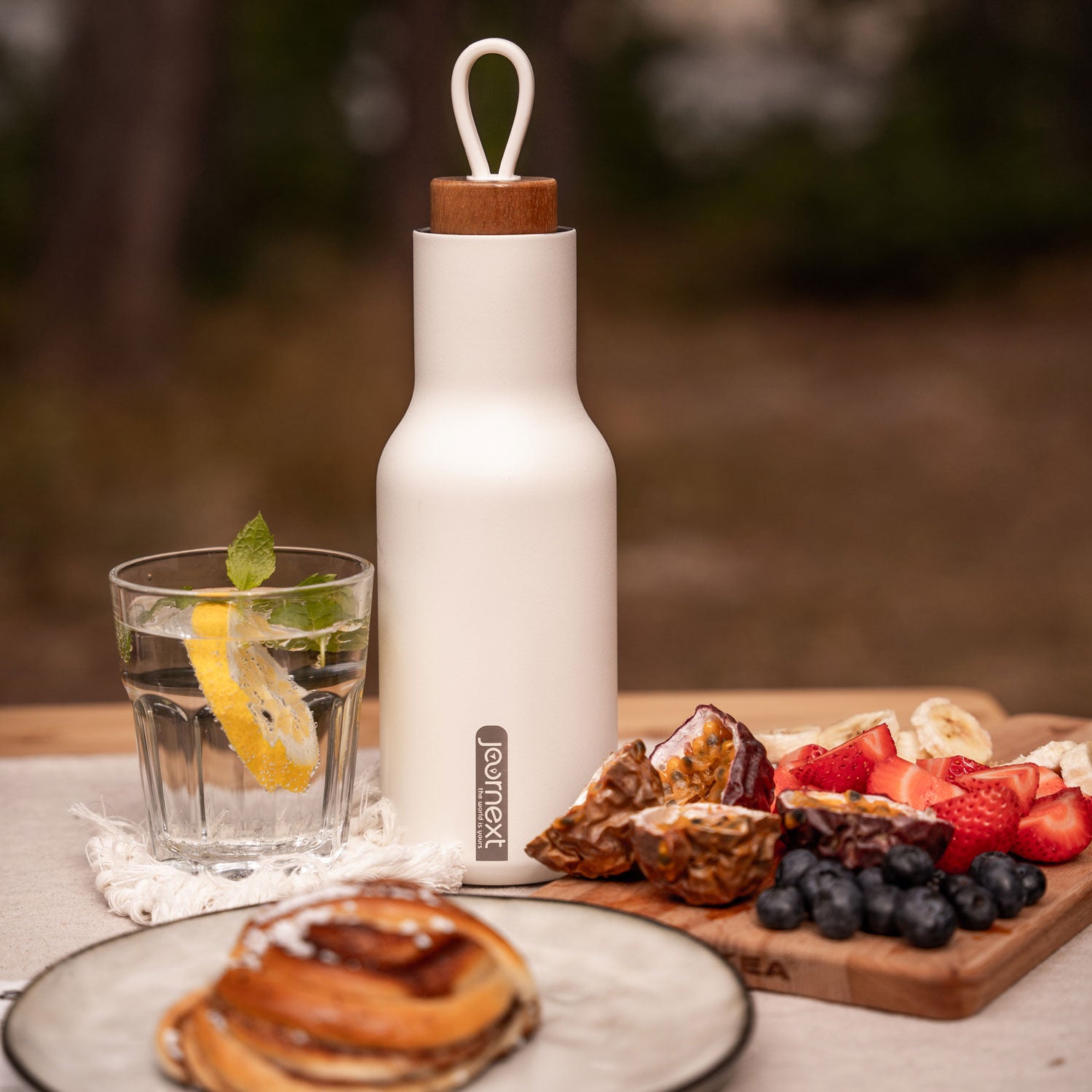 Frühstück mit Edelstahltrinkflasche